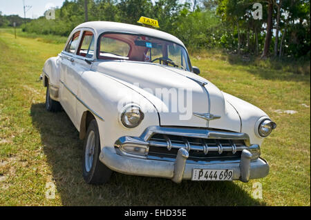 Horizontale Nahaufnahme eines amerikanischen Oldtimers in Kuba. Stockfoto