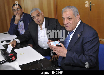 Kairo, Ägypten. 12. März 2015. Ägyptische Premierminister Ibrahim Mahlab während seiner Tour im Pressezentrum in Sharm El Sheikh, Kairo am 12. März 2015 Credit: Stringer/APA Bilder/ZUMA Draht/Alamy Live News Stockfoto