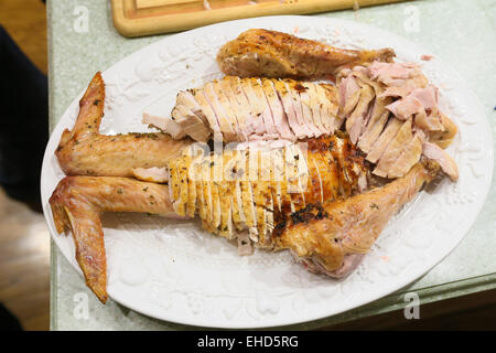 Abgebildet ist ein traditioneller Thanksgiving-Truthahn auf einem Tisch in New York city Stockfoto