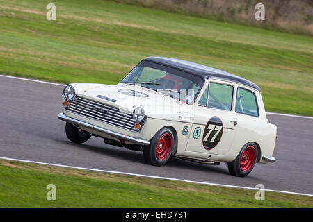 Austin A40 1958 mit Fahrer Mike Jordan. St. Marien TRophy Rennen, 2014 Goodwood Revival, Sussex, UK. Stockfoto