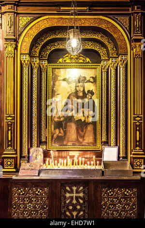 Kleiner Schrein der Jungfrau Maria in der hängenden Kirche im koptischen Viertel der alten Cairo. Stockfoto