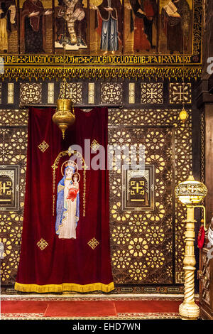 Innenraum der St. Sergius und Bacchus Kirche im koptischen Viertel der alten Cairo. Stockfoto