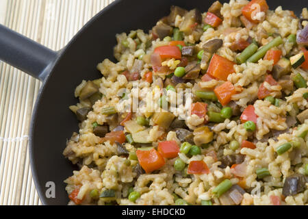 Vegetarische Paella - vegetarische Paella Stockfoto