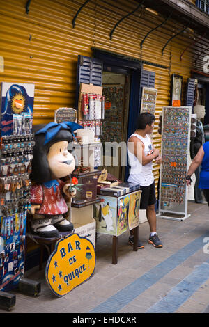 Argentinien, Buenos Aires, La Boca, Souvenir-Shop außerhalb Fußballstadion der Boca Juniors Stockfoto