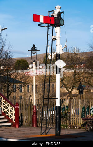 Mechanisches Formsignal auf der Plattform am Bahnhof Ramsbottom Stockfoto