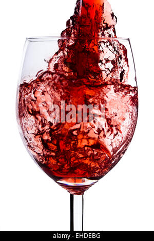 Rot Wein Spritzer aus Glas Stockfoto