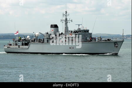 AJAXNETPHOTO. 11. JULI 2014. PORTSMOUTH, ENGLAND. -GRUBE GEGENMAßNAHMEN SCHIFF KEHRT NACH REFIT. -HMS MIDDLETON RÜCKKEHR. FOTO: TONY HOLLAND/AJAX REF: DTH141107 9992 Stockfoto