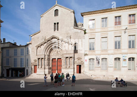 Saint-Trophime Kirche, place De La Republique, Arles, Camargue, Provence, Frankreich Stockfoto