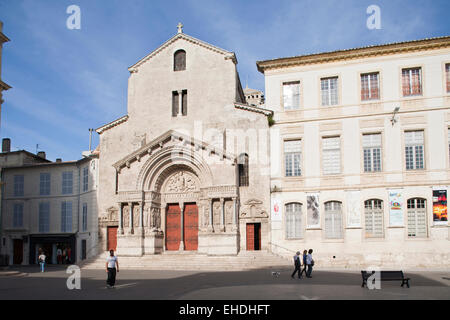 Saint-Trophime Kirche, place De La Republique, Arles, Camargue, Provence, Frankreich Stockfoto