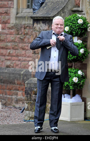 Porthcawl, Wales, UK. 12. März 2015. Trauernden, die Teilnahme an der Beerdigung von Steve Strange bei All Saints Church in Porthcawl, Wales, Großbritannien. Bildnachweis: Phil Rees/Alamy Live-Nachrichten Stockfoto