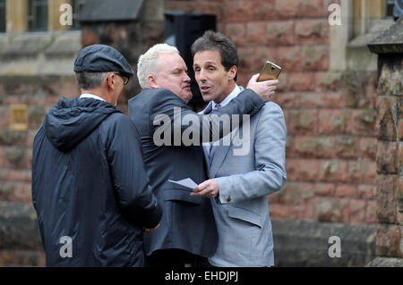 Porthcawl, Wales, UK. 12. März 2015. Trauernden, die Teilnahme an der Beerdigung von Steve Strange bei All Saints Church in Porthcawl, Wales, Großbritannien. Bildnachweis: Phil Rees/Alamy Live-Nachrichten Stockfoto