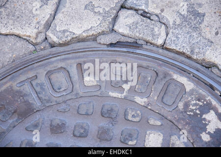 Kanaldeckel in Toledo, Spanien Stockfoto