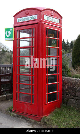 Youlgrave Pfarrei Defibrillator an Alport in Derbyshire Peak District National Park Stockfoto