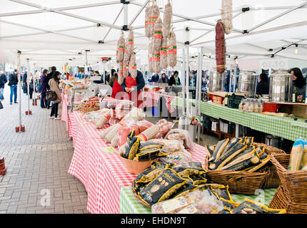 Käse an der Canterbury italienische Marktstand Stockfoto