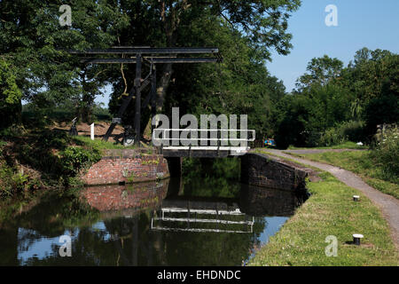 Die Zugbrücke / heben Sie Brücke an Hockley Heath auf der Stratford on Avon Canal Stockfoto