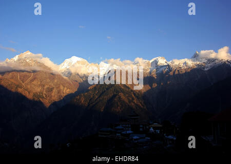 Kalpa-Dorf mit Panoramablick Stockfoto