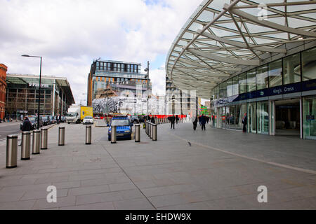 Des Königs oder Bahnhof Kings Cross, wichtigen Gateways in London von Norden, ehemals ein Rotlichtviertel & Auslauf wird umgebaut Stockfoto