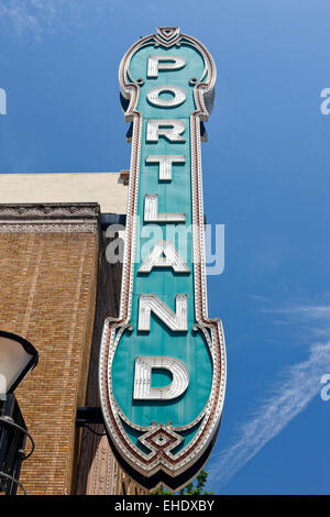 PORTLAND ZEICHEN SCHNITZER AUDITORIUM BROADWAY DOWNTOWN PORTLAND OREGON USA Stockfoto