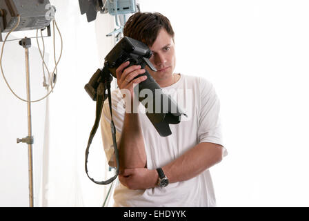Porträt des müden Fotografen im studio Stockfoto