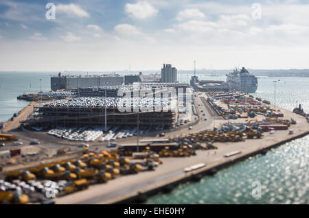 Southamptons Eastern Docks, Blick nach Süden. Bild zeigt Autos und JCB ist Export erwartet. Bild Datum: Samstag, 7. März 2015. P Stockfoto