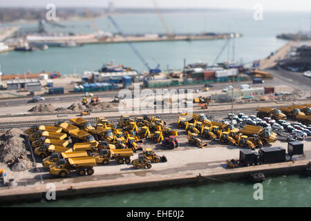 Southamptons Eastern Docks, Blick nach Süden. Bild zeigt Autos und JCB ist Export erwartet. Bild Datum: Samstag, 7. März 2015. Stockfoto