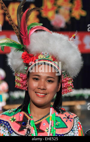 Pintung County, Taiwan - Februar 19,2015: Aborigines taiwanesische Frau in traditioneller Kleidung in Taiwan indigenen Menschen Kult Stockfoto