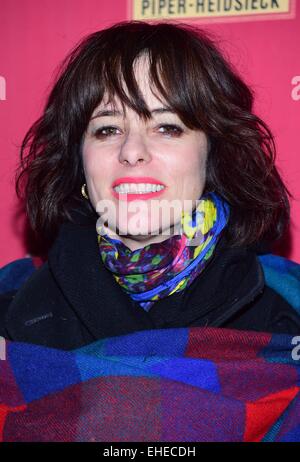 New York, NY, USA. 12. März 2015. Parker Posey im Ankunftsbereich für SEYMOUR: AN INTRODUCTION Premiere von Filmen auf dem Dach und PIPER-HEIDSIECK, Inside Park in St. Barts, New York, NY 12. März 2015 vorgestellt. Bildnachweis: Gregorio T. Binuya/Everett Collection/Alamy Live-Nachrichten Stockfoto