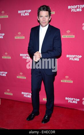 New York, NY, USA. 12. März 2015. Ethan Hawke im Ankunftsbereich für SEYMOUR: AN INTRODUCTION Premiere von Filmen auf dem Dach und PIPER-HEIDSIECK, Inside Park in St. Barts, New York, NY 12. März 2015 vorgestellt. Bildnachweis: Gregorio T. Binuya/Everett Collection/Alamy Live-Nachrichten Stockfoto