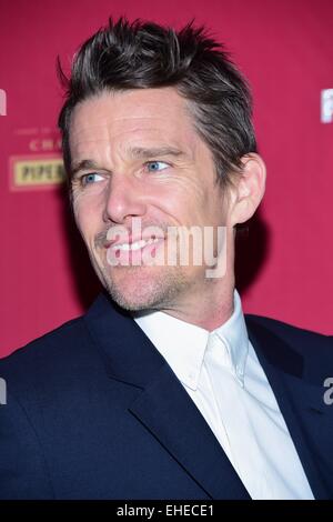 New York, NY, USA. 12. März 2015. Ethan Hawke im Ankunftsbereich für SEYMOUR: AN INTRODUCTION Premiere von Filmen auf dem Dach und PIPER-HEIDSIECK, Inside Park in St. Barts, New York, NY 12. März 2015 vorgestellt. Bildnachweis: Gregorio T. Binuya/Everett Collection/Alamy Live-Nachrichten Stockfoto