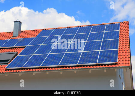 Solarstrom-System-Dach-Montage Stockfoto