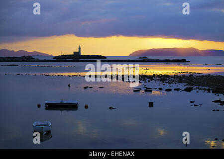 kleine Insel mit Leuchtturm, Sizilien, Italien Stockfoto