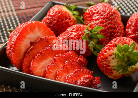 Erdbeeren in Schüssel Stockfoto