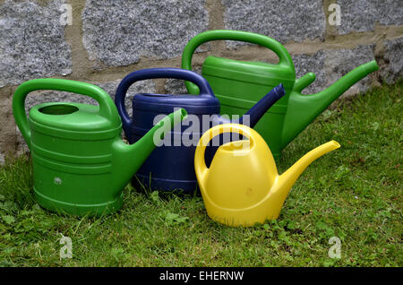 Gießkanne im Garten Stockfoto