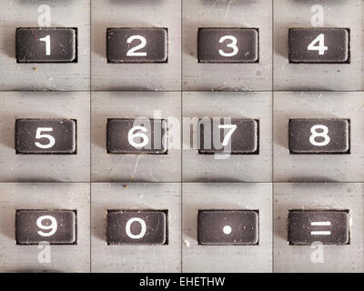 Staubige gummierte alte Knöpfen mit geschriebenen Zahlen, komplette Satz einen Taschenrechner. Stockfoto