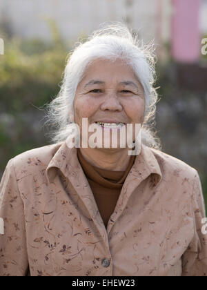 Okinawan Seniorin - Okinawa-Frauen haben die längste Lebenserwartung in der Welt Stockfoto