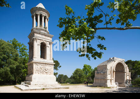 Mausoleum und Triumphbogen, Glanum Ausgrabungsstätte, Saint-Rémy de Provence, Les Alpilles Bereich, Provence, Frankreich Stockfoto