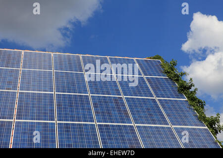 Solaranlage auf Dach Stockfoto