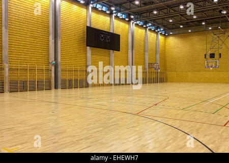 Bild von einem indoor Basketball-Platz an einer Schule. Stockfoto