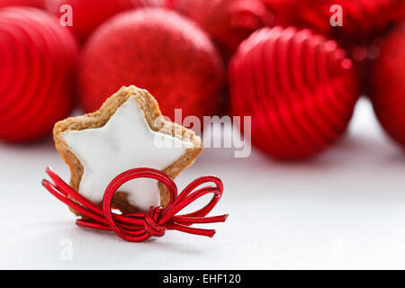 Sternförmige Weihnachten Zimt Biscuit Stockfoto