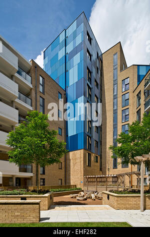 Zentralen Innenhof zu Blöcken. Central Park Apartments, Lewisham., London, Vereinigtes Königreich. Architekt: Bptw Partnerschaft, 2014. Stockfoto