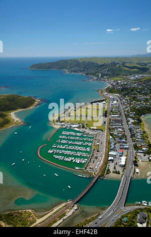 Mana Marina and Porirua Harbour, Region Wellington, Nordinsel, Neuseeland - Antenne Stockfoto