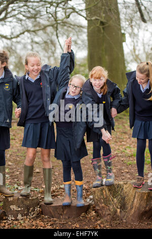 Sidcot Schule in Winscombe, North Somerset, die auf die Quäker Philosophie zur Bildung - Jahr 6 Schüler tun Feld ausgeführt wird arbeite ich Stockfoto