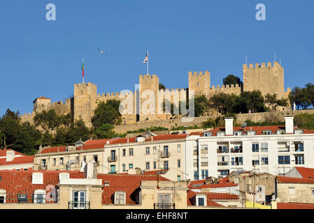 Portugal, Lissabon: Blick auf die mittelalterliche Burg Castelo de Sao Jorge Stockfoto