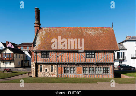 Die Tudor Moot Hall in Aldeburgh, Suffolk, Großbritannien, wurde um 1550 erbaut. Der Stadtrat tritt hier immer noch monatlich zusammen Stockfoto