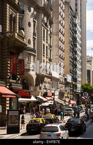 Argentinien, Buenos Aires, Avenida Córdoba, Geschäfte an Kreuzung mit Florida bei Gallerias Pacifico-Shopping-mall Stockfoto
