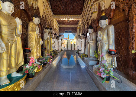 Innere der birmanischen buddhistischen Tempels in Penang Malaysia Stockfoto