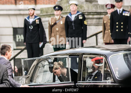 London, UK. 13. März 2015. Sophie, Gräfin von Wessex kommt für Afghanistan Gedenkfeier am St. Pauls Kathedrale Credit: Guy Corbishley/Alamy Live News Stockfoto