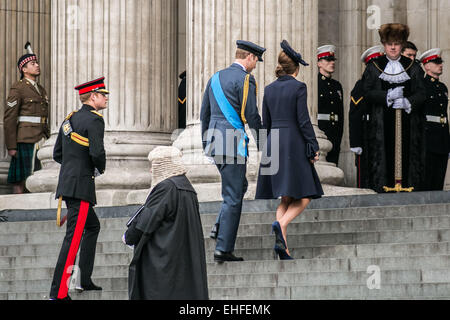 London, UK. 13. März 2015. Prinz Harry, Prinz William und Kate Middleton ankommen für Afghanistan Gedenken bei der St. Pauls Kathedrale Credit: Guy Corbishley/Alamy Live News Stockfoto