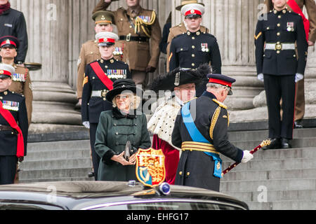 London, UK. 13. März 2015. Camilla und Prinz Charles ankommen für Afghanistan Gedenken bei der St. Pauls Kathedrale Credit: Guy Corbishley/Alamy Live News Stockfoto