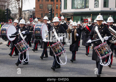 London, UK. 13. März 2015. Ein Service von Mitgliedern der königlichen Familie und Politiker auf St. Pauls besucht ist gefolgt von einer Parade durch die Stadt als Truppen und ihre Familien kennzeichnen das Ende des britischen Beteiligung am Krieg in Afghanistan. Bildnachweis: Paul Davey/Alamy Live-Nachrichten Stockfoto